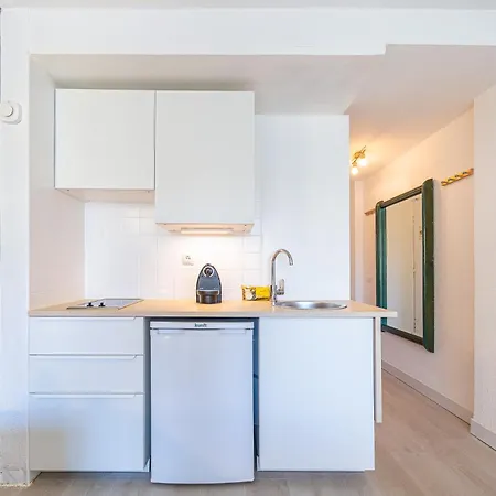 797 - In Close To Apartment *