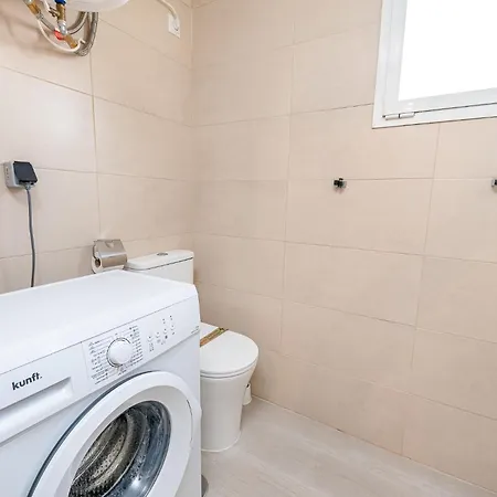 797 - In Close To Apartment