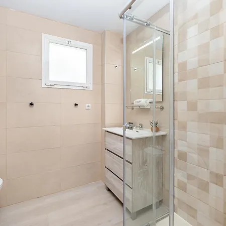 797 - In Close To Apartment